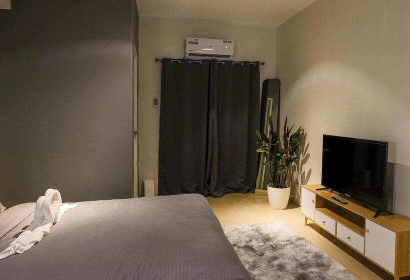 הוסטל Siesta Spaces Adela