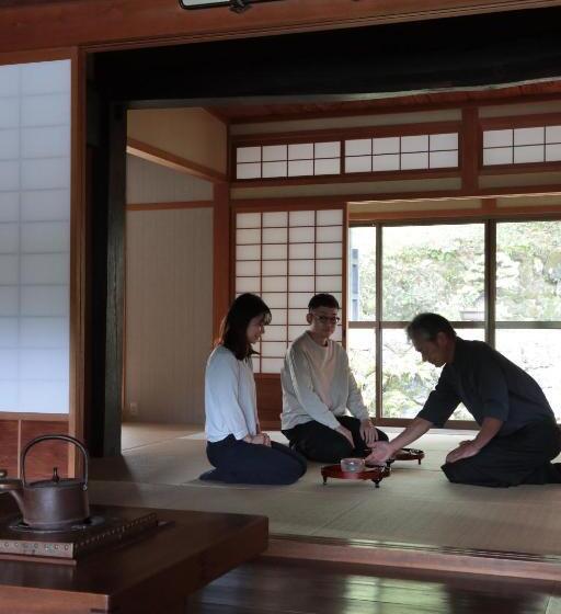 مبيت وإفطار うだ薬湯の宿やたきや