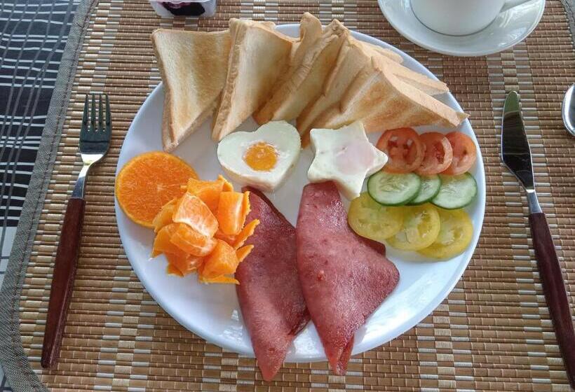 Bed and Breakfast Affordable Bedspacer Good For 8 With Breakfast