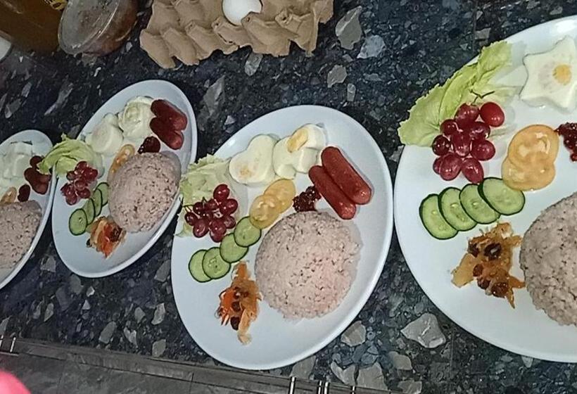 Bed and Breakfast Affordable Bedspacer Good For 8 With Breakfast