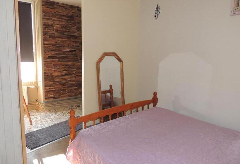 مبيت وإفطار Au Charme D Antan/ Notre Heure