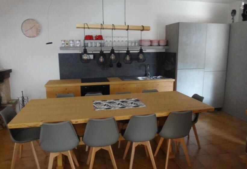 민박 Hisa Karletavi