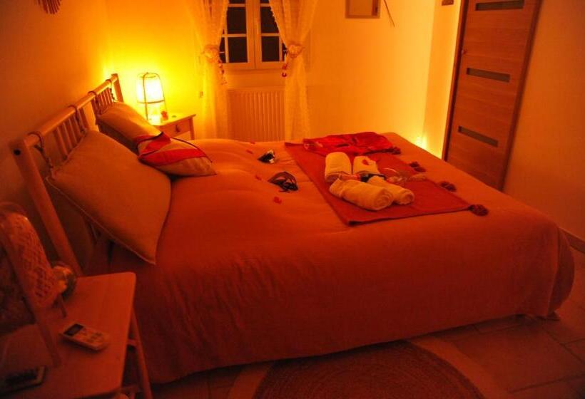 مبيت وإفطار Love Room De Charme Var