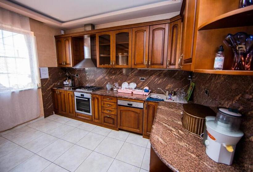 민박 Lovely Home With Pool