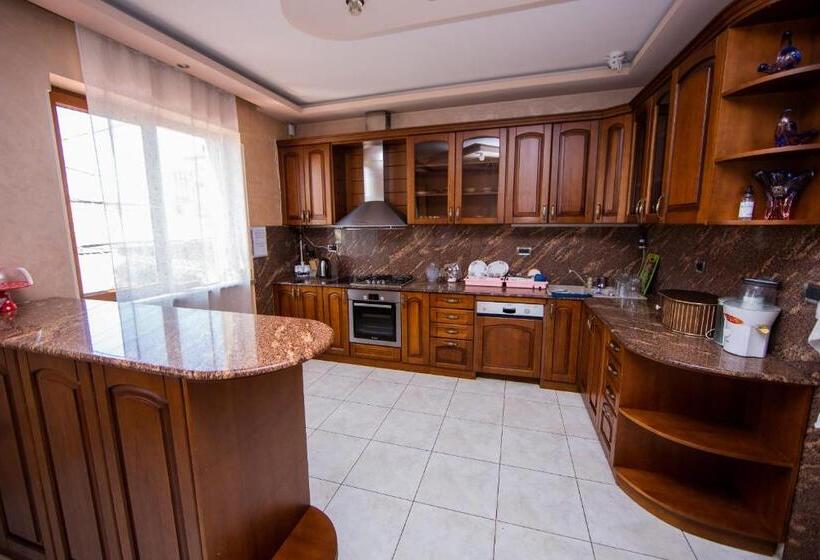 민박 Lovely Home With Pool