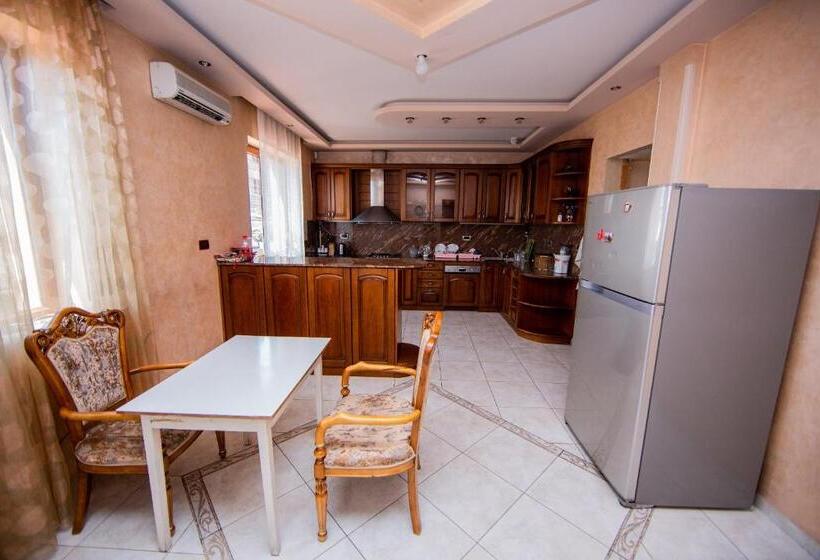 민박 Lovely Home With Pool