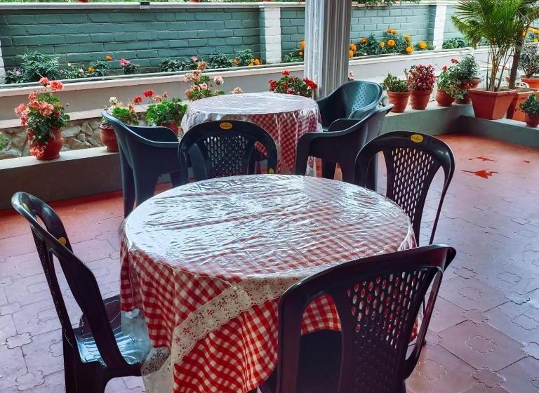 مبيت وإفطار Nivi Home Stay