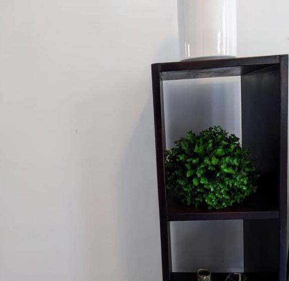 تختخواب و صبحانه Royal Xperience