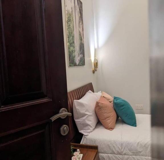 تختخواب و صبحانه Royal Xperience