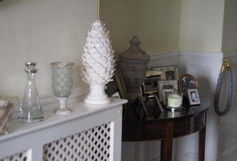 مبيت وإفطار The Mount