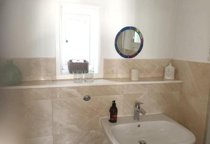 مبيت وإفطار The Mount