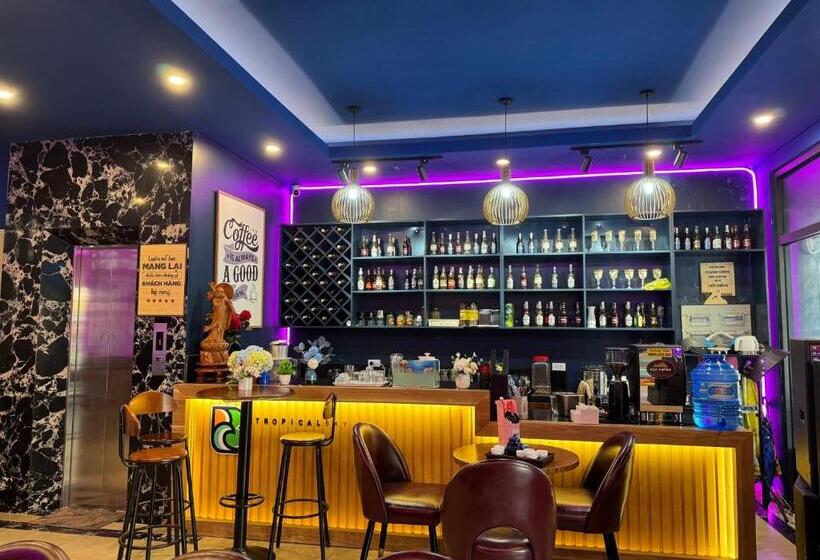 تختخواب و صبحانه Tropical Homestay