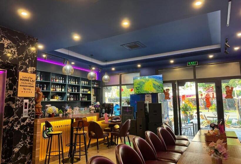 تختخواب و صبحانه Tropical Homestay