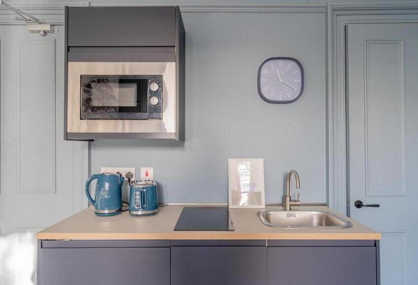 Bluebell Studio Glasgow Airport