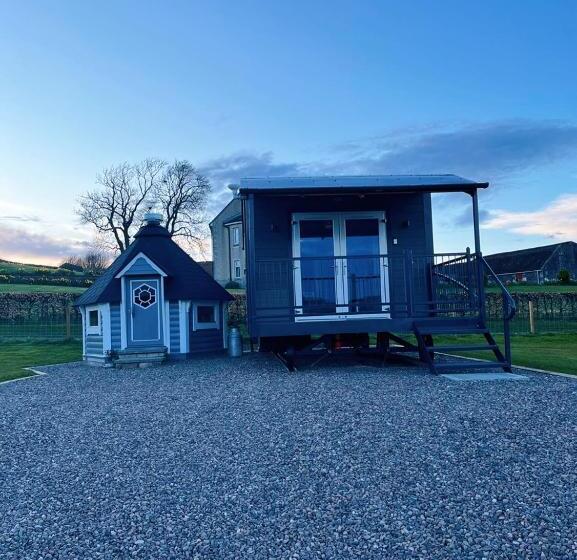 בית מלון כפרי Capledrae Farmstay Shepherds Huts