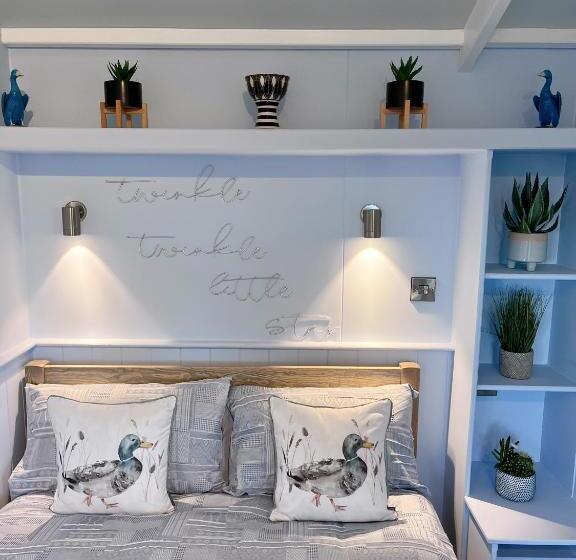 فندق Capledrae Farmstay Shepherds Huts