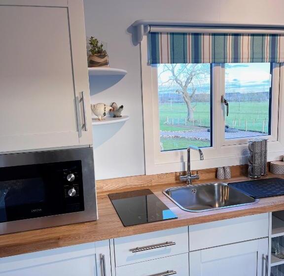 בית מלון כפרי Capledrae Farmstay Shepherds Huts