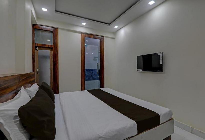 Отель Collection O Mitra Inn