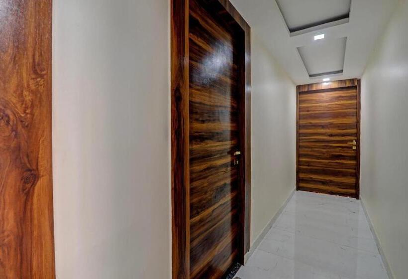 Отель Collection O Mitra Inn