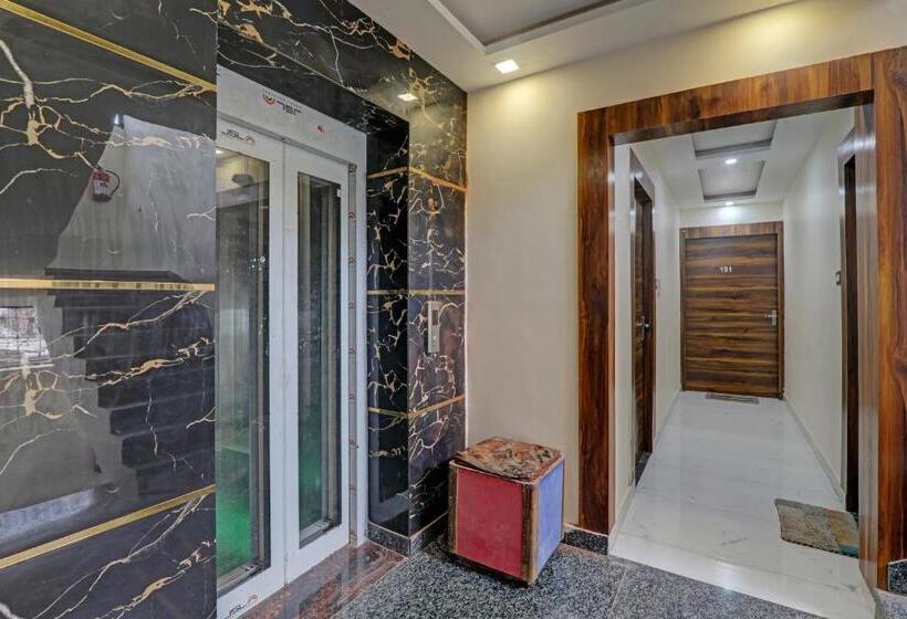 Отель Collection O Mitra Inn