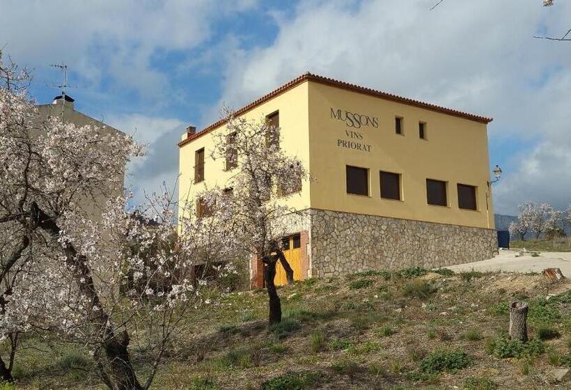 호텔 Hostal Restaurant Mussons Vins