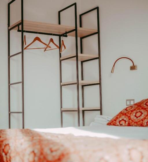 호텔 Hostal Restaurant Mussons Vins