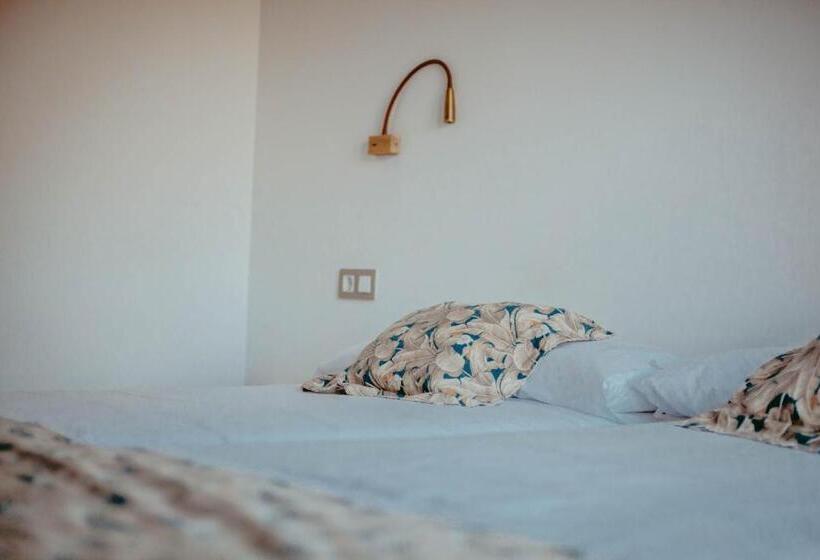 호텔 Hostal Restaurant Mussons Vins