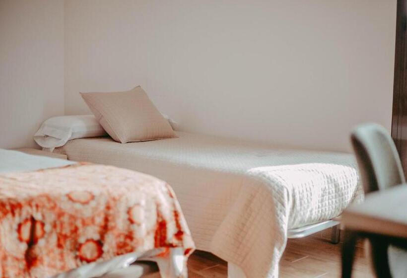 호텔 Hostal Restaurant Mussons Vins