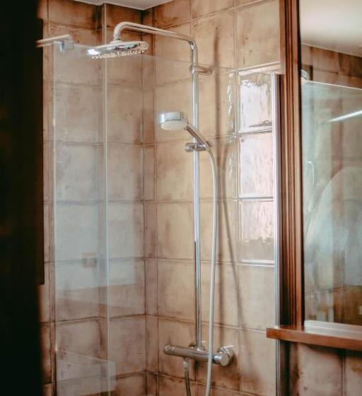 호텔 Hostal Restaurant Mussons Vins