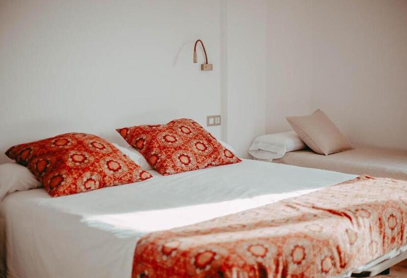 호텔 Hostal Restaurant Mussons Vins