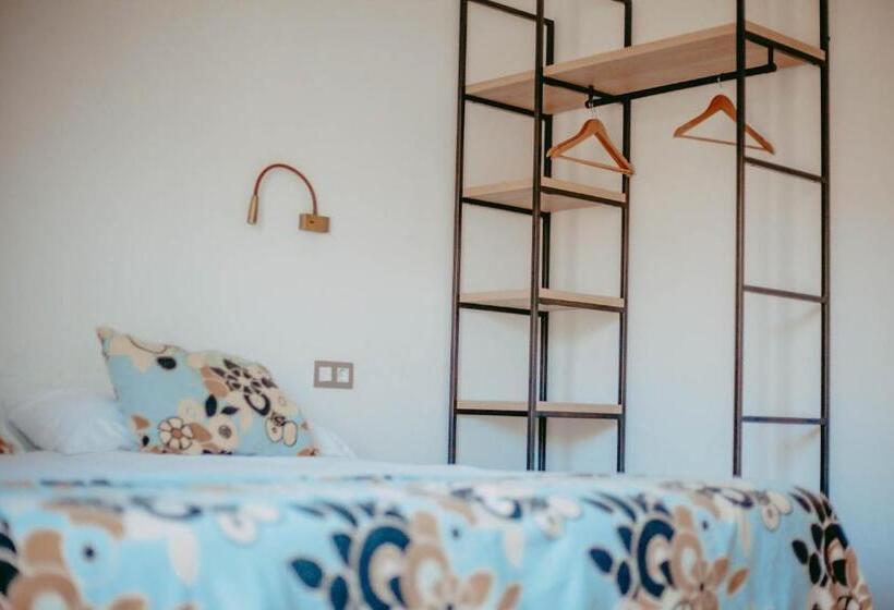 호텔 Hostal Restaurant Mussons Vins