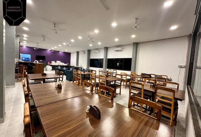 בית מלון כפרי Golden Pearl Resort By Gemstone Hospitality