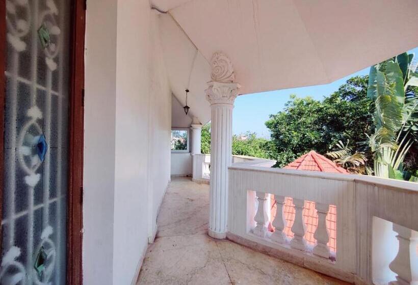 Отель Golden Retriever Villa By Phr