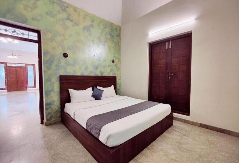 Отель Golden Retriever Villa By Phr