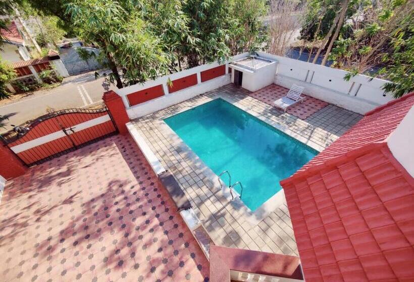 Отель Golden Retriever Villa By Phr