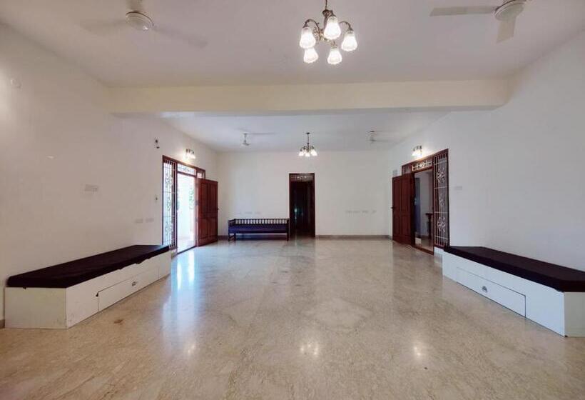 Отель Golden Retriever Villa By Phr