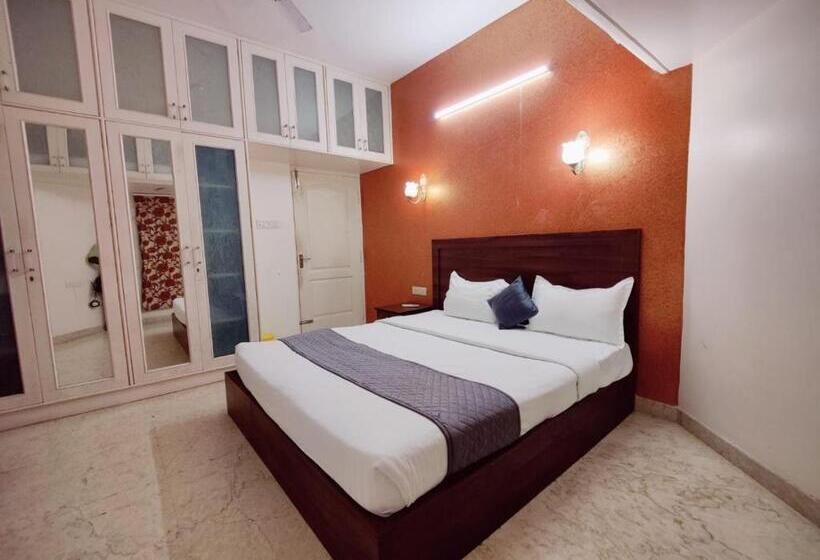 Отель Golden Retriever Villa By Phr