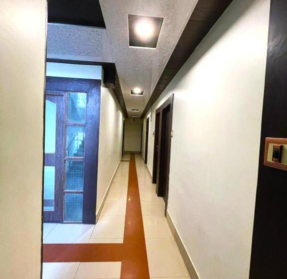 호텔 Grg R P International Patna