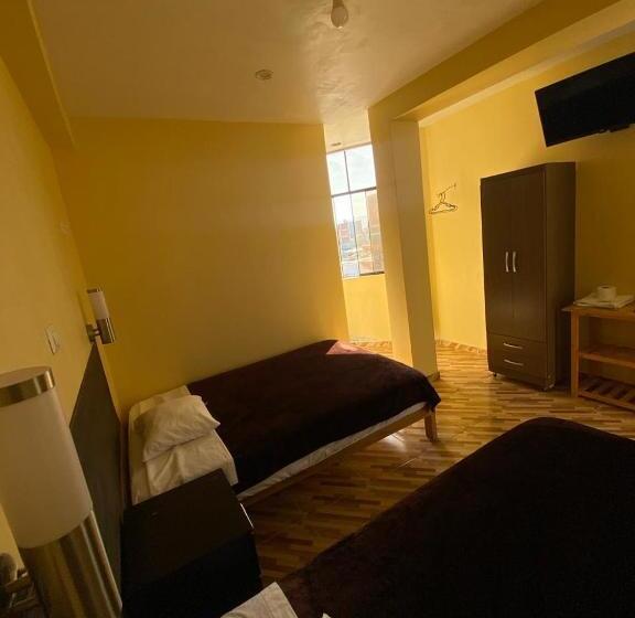 هتل Hostal Delfin