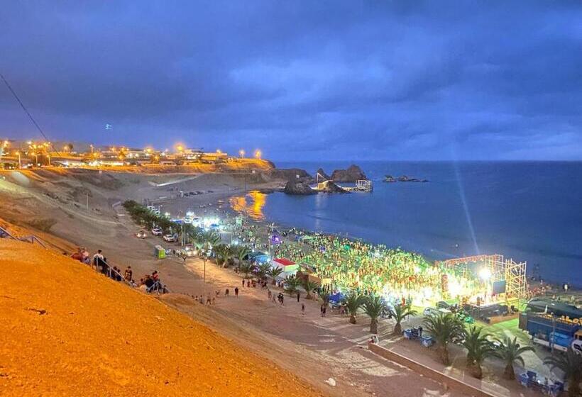 هتل Hostal Delfin