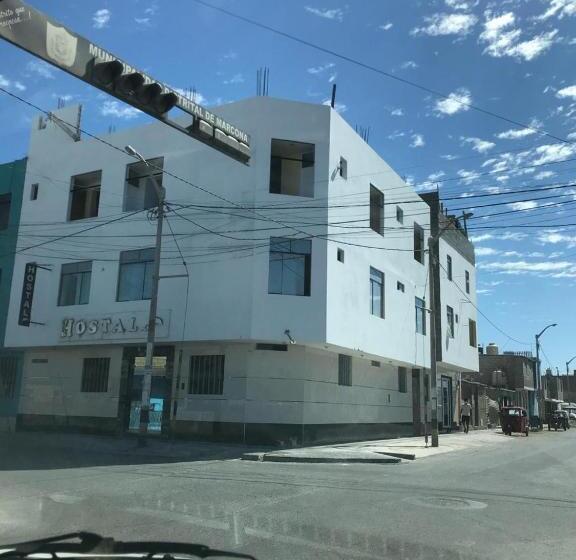 هتل Hostal Delfin