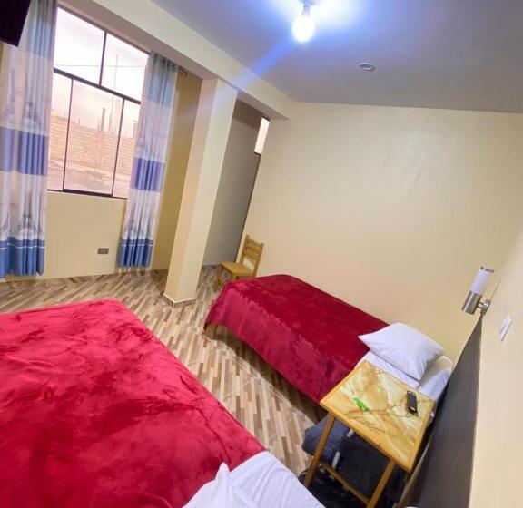 هتل Hostal Delfin