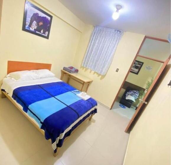 هتل Hostal Delfin