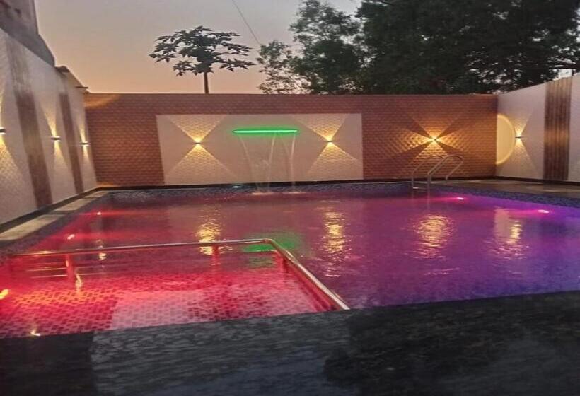 בית מלון כפרי Karla Retreat