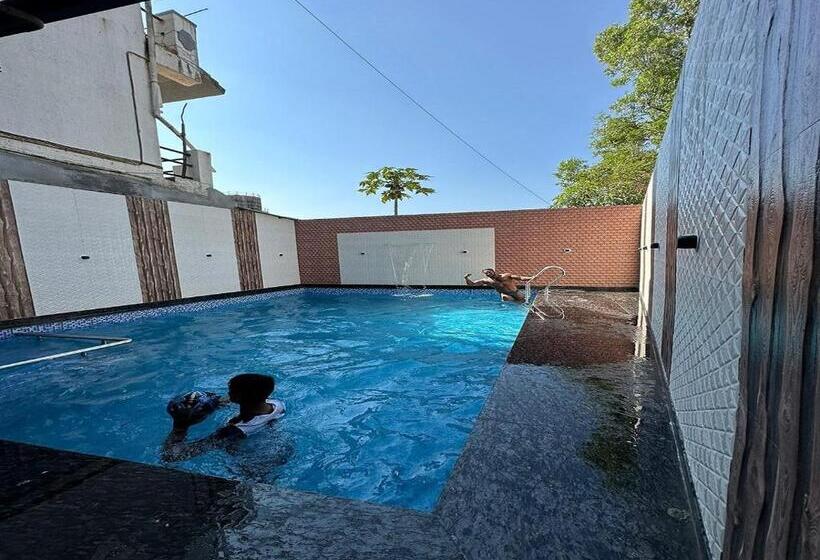 בית מלון כפרי Karla Retreat