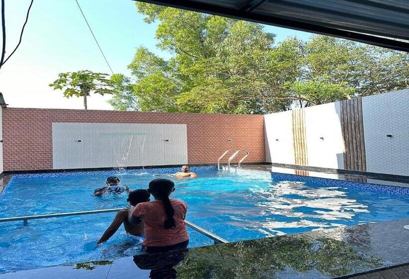 בית מלון כפרי Karla Retreat