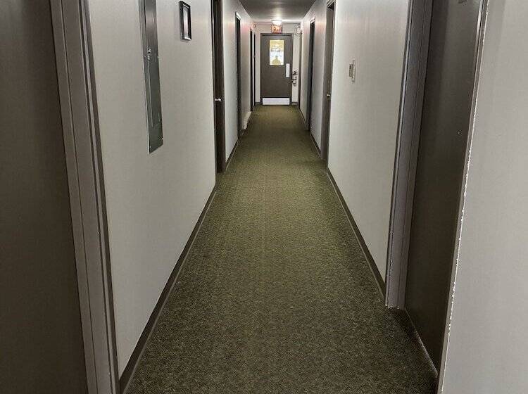 فندق Minnedosa Inn