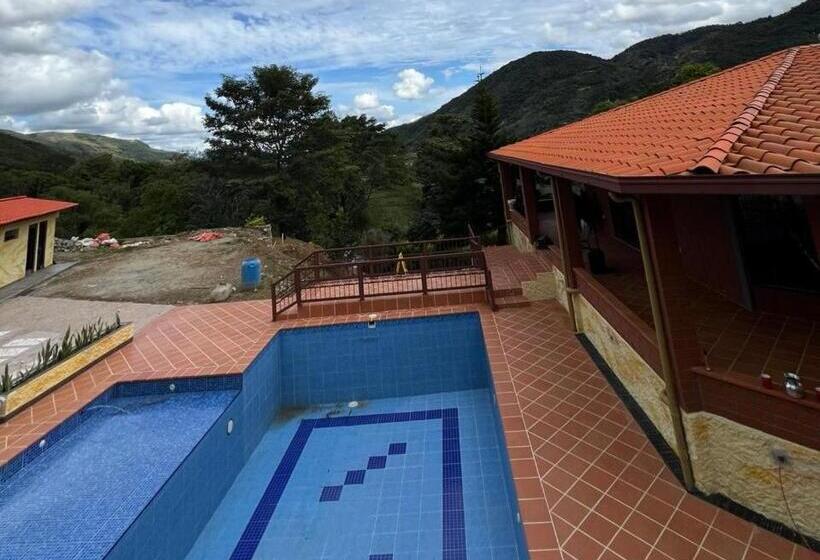 בית מלון כפרי Mountain View