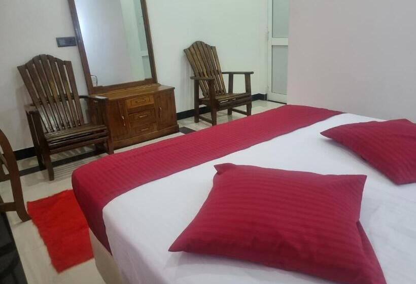 Отель New Laya Neem Resort And Restaurant