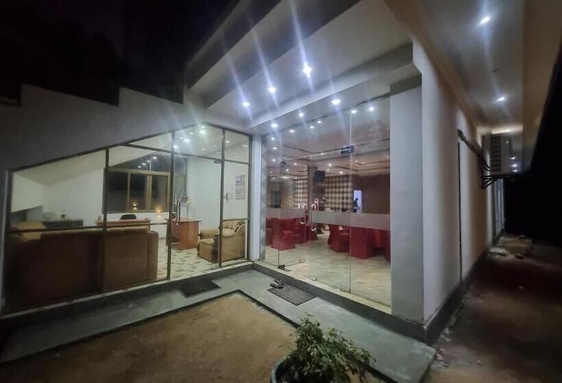 Отель New Laya Neem Resort And Restaurant